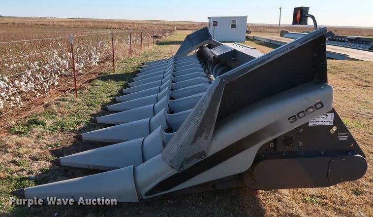 image for item DJ2413 2014 Gleaner 3000 R12  corn head