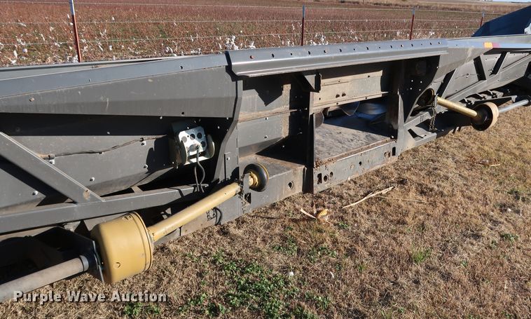 image for item DJ2413 2014 Gleaner 3000 R12  corn head