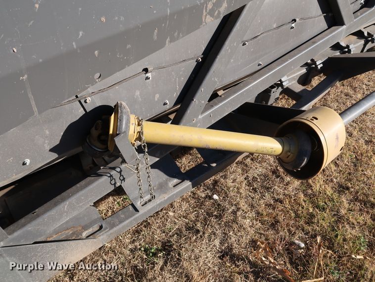 image for item DJ2413 2014 Gleaner 3000 R12  corn head