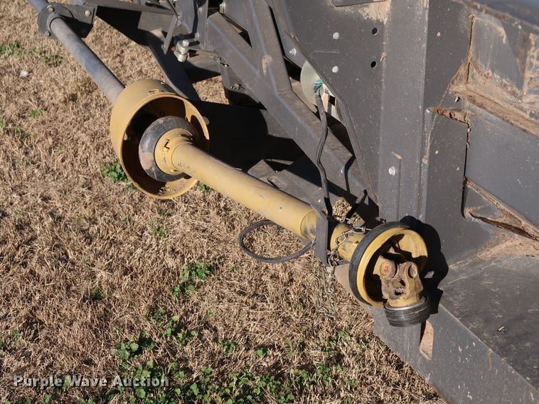 image for item DJ2413 2014 Gleaner 3000 R12  corn head