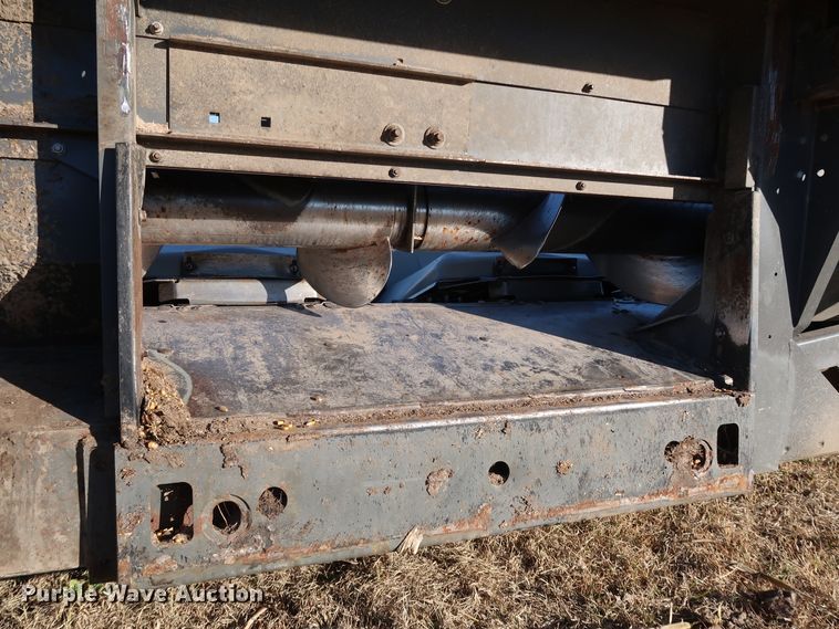 image for item DJ2413 2014 Gleaner 3000 R12  corn head