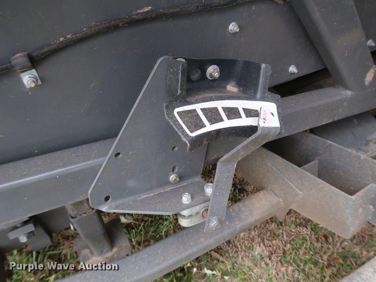 image for item DJ2413 2014 Gleaner 3000 R12  corn head