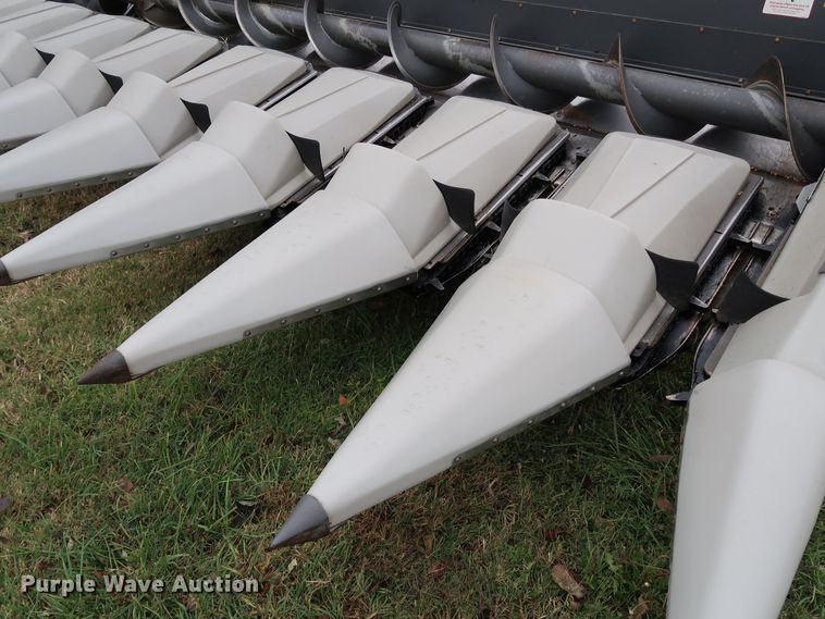 image for item DJ2413 2014 Gleaner 3000 R12  corn head