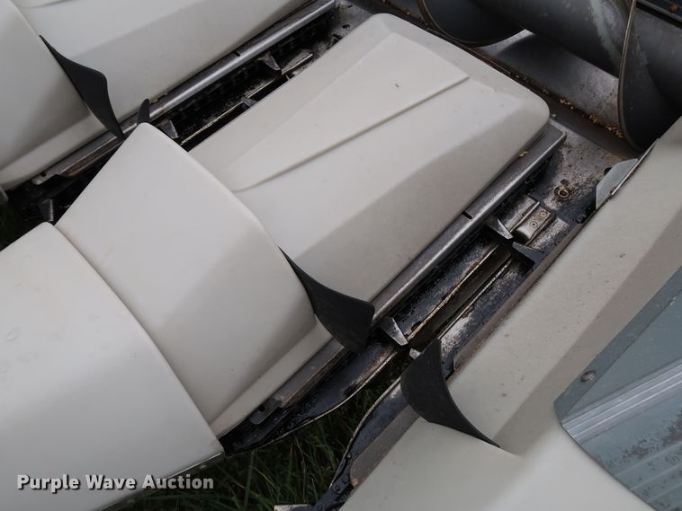 image for item DJ2413 2014 Gleaner 3000 R12  corn head