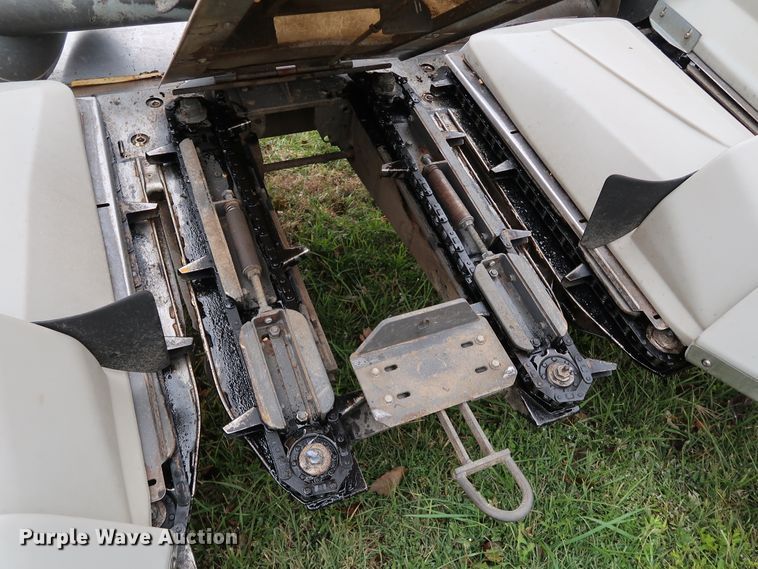 image for item DJ2413 2014 Gleaner 3000 R12  corn head