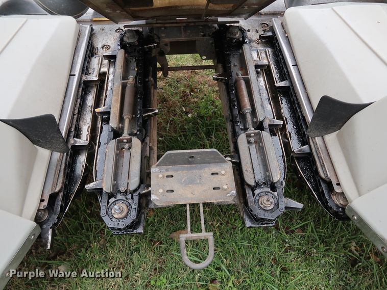 image for item DJ2413 2014 Gleaner 3000 R12  corn head