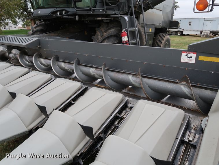 image for item DJ2413 2014 Gleaner 3000 R12  corn head