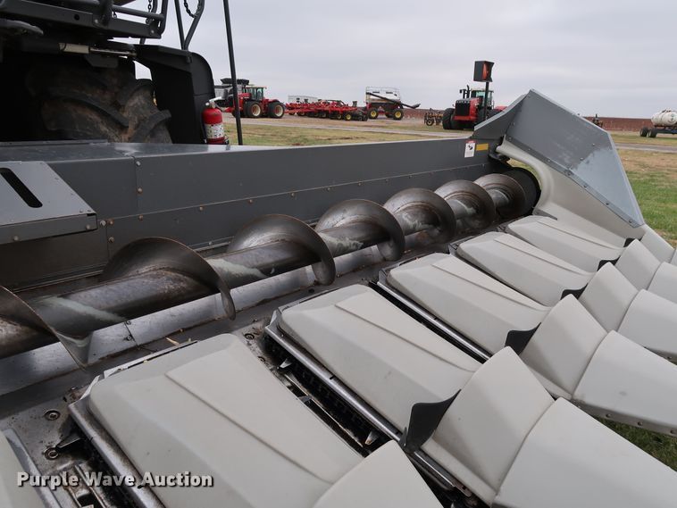 image for item DJ2413 2014 Gleaner 3000 R12  corn head