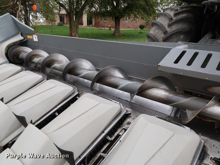 image for item DJ2413 2014 Gleaner 3000 R12  corn head