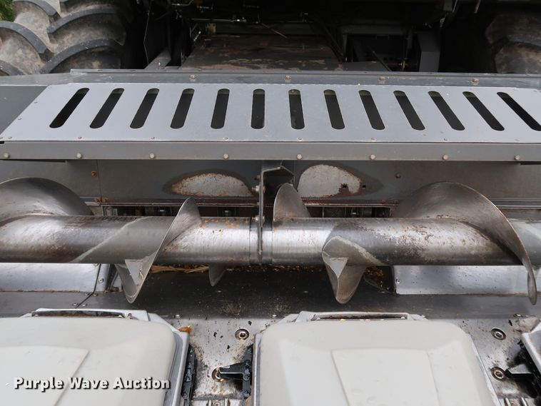 image for item DJ2413 2014 Gleaner 3000 R12  corn head