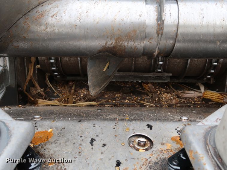 image for item DJ2413 2014 Gleaner 3000 R12  corn head