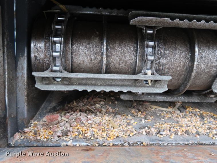 image for item DJ2413 2014 Gleaner 3000 R12  corn head