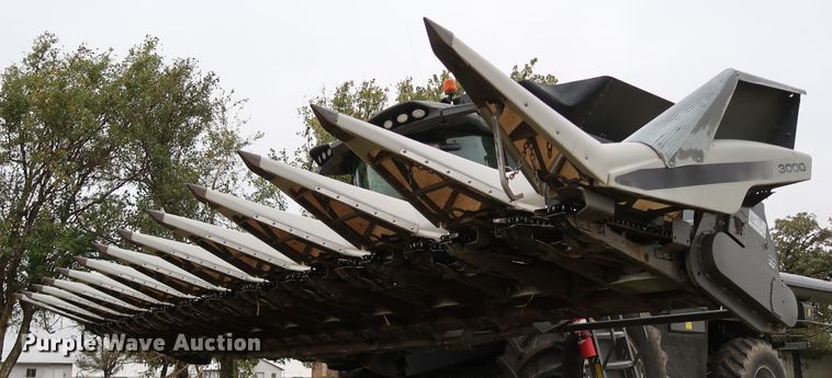 image for item DJ2413 2014 Gleaner 3000 R12  corn head