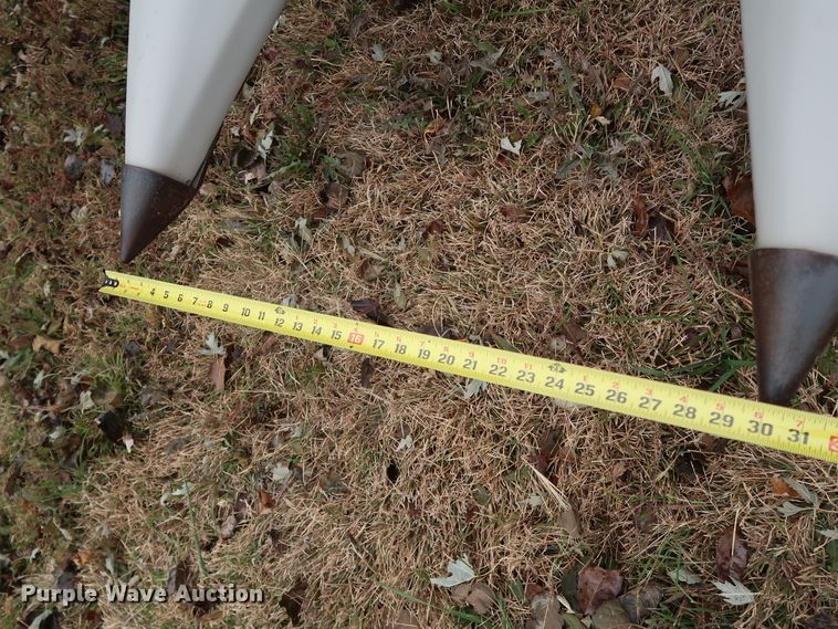 image for item DJ2413 2014 Gleaner 3000 R12  corn head