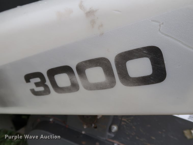 image for item DJ2413 2014 Gleaner 3000 R12  corn head