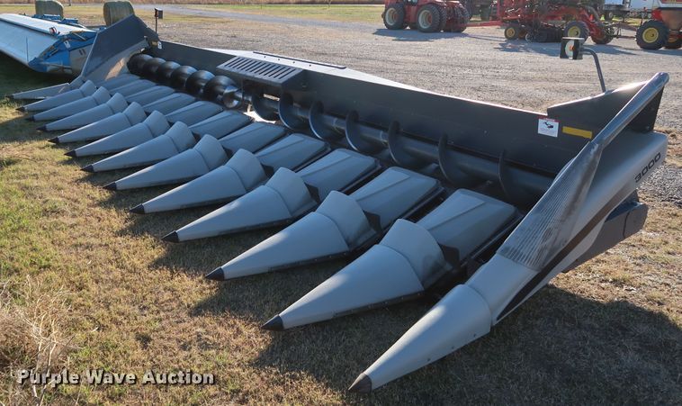 image for item DJ2414 2014 Gleaner 3000 R12  corn head