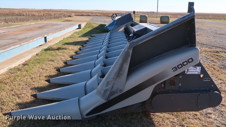 image for item DJ2414 2014 Gleaner 3000 R12  corn head