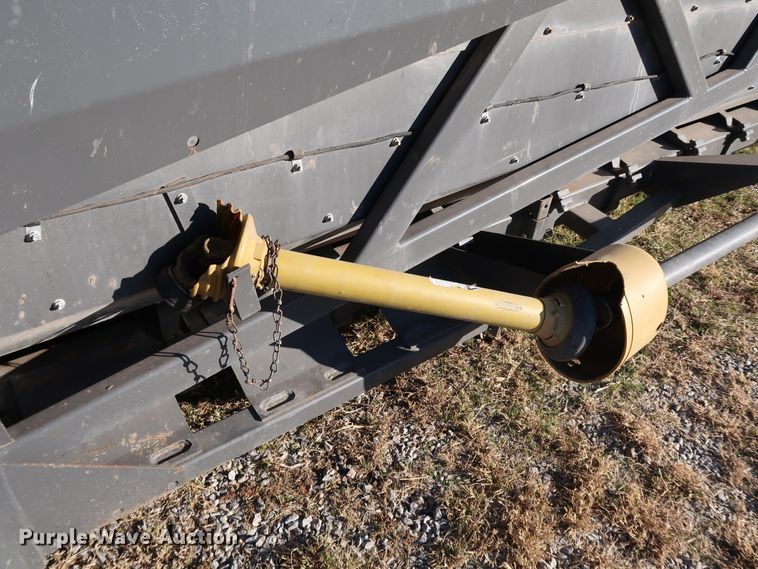 image for item DJ2414 2014 Gleaner 3000 R12  corn head