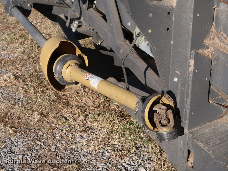 image for item DJ2414 2014 Gleaner 3000 R12  corn head