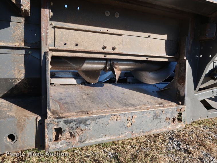 image for item DJ2414 2014 Gleaner 3000 R12  corn head