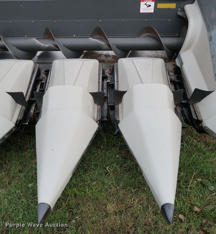 image for item DJ2414 2014 Gleaner 3000 R12  corn head