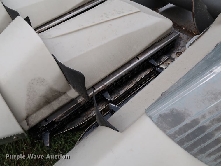 image for item DJ2414 2014 Gleaner 3000 R12  corn head