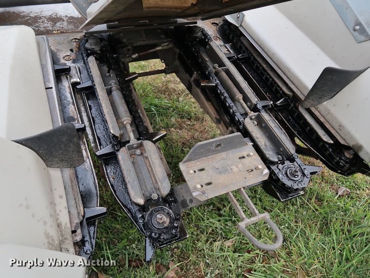 image for item DJ2414 2014 Gleaner 3000 R12  corn head