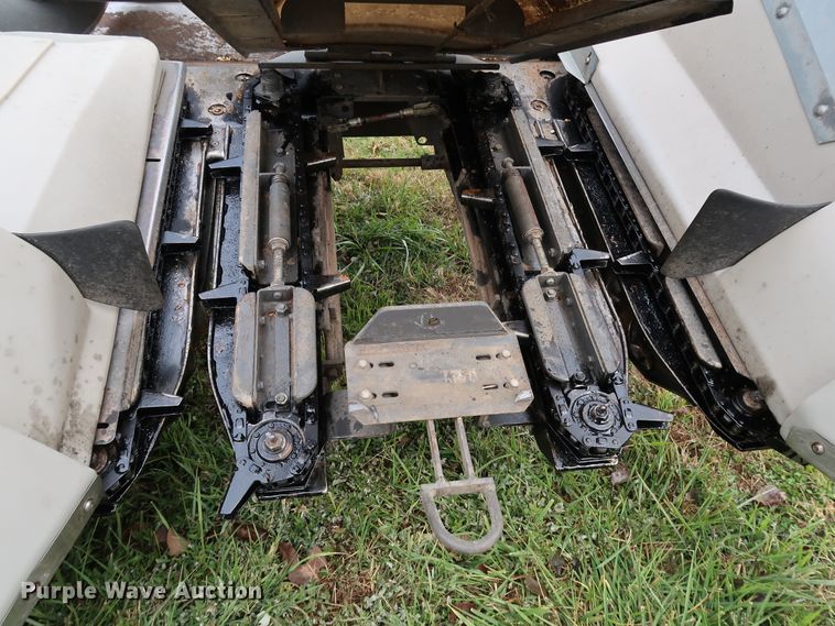 image for item DJ2414 2014 Gleaner 3000 R12  corn head