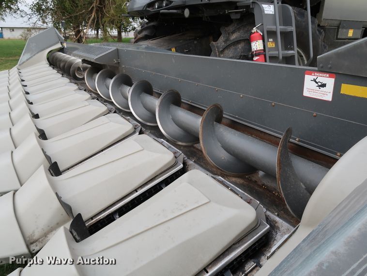 image for item DJ2414 2014 Gleaner 3000 R12  corn head