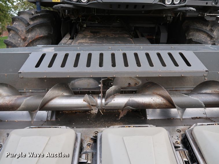 image for item DJ2414 2014 Gleaner 3000 R12  corn head