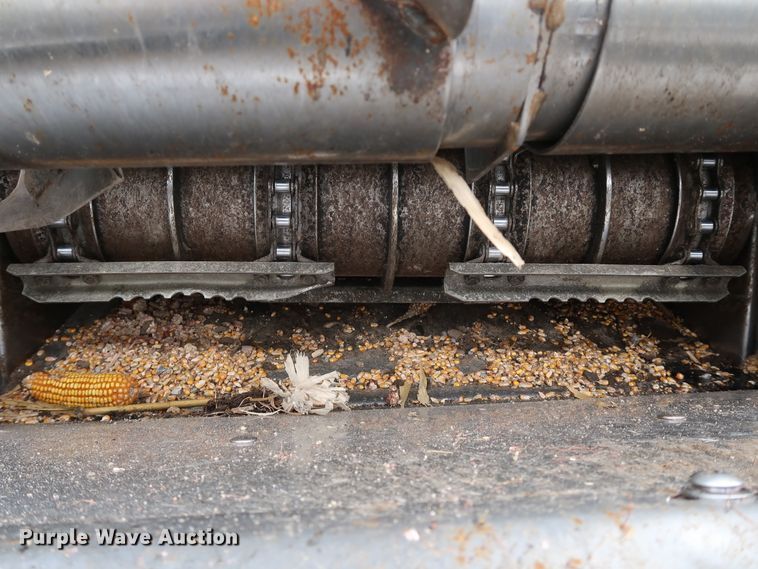 image for item DJ2414 2014 Gleaner 3000 R12  corn head