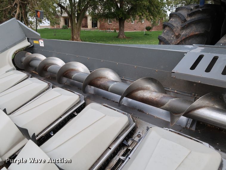 image for item DJ2414 2014 Gleaner 3000 R12  corn head