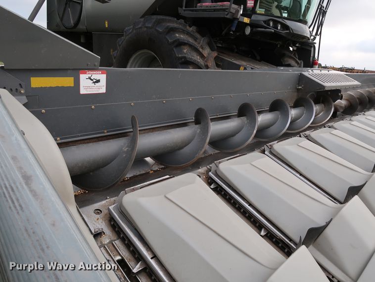 image for item DJ2414 2014 Gleaner 3000 R12  corn head