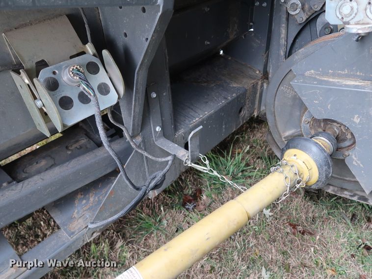 image for item DJ2414 2014 Gleaner 3000 R12  corn head