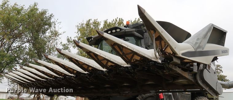 image for item DJ2414 2014 Gleaner 3000 R12  corn head