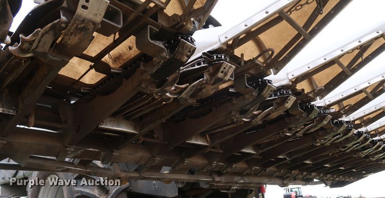 image for item DJ2414 2014 Gleaner 3000 R12  corn head