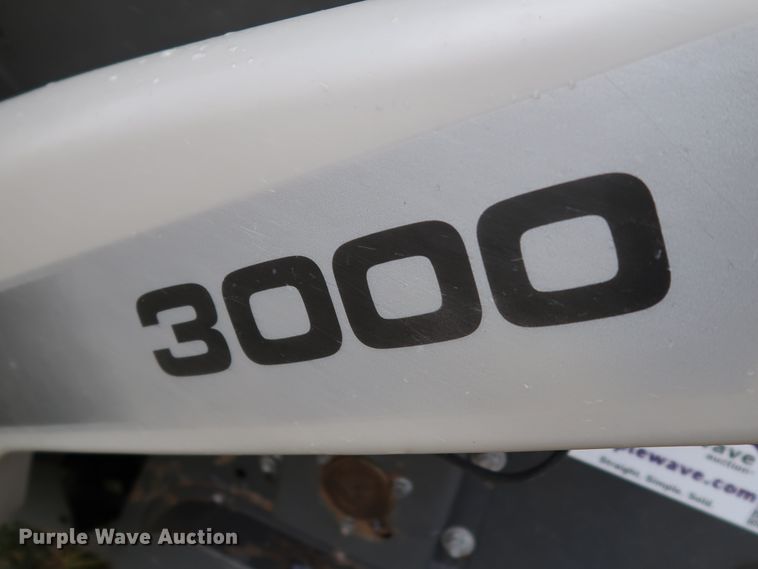 image for item DJ2414 2014 Gleaner 3000 R12  corn head