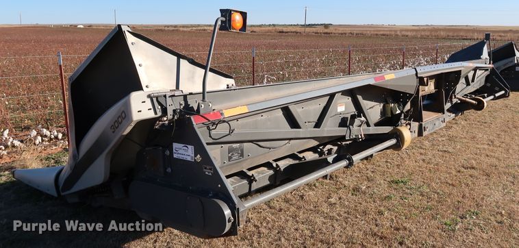 image for item DJ2415 2014 Gleaner 3000 R12  corn head