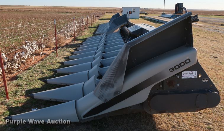 image for item DJ2415 2014 Gleaner 3000 R12  corn head