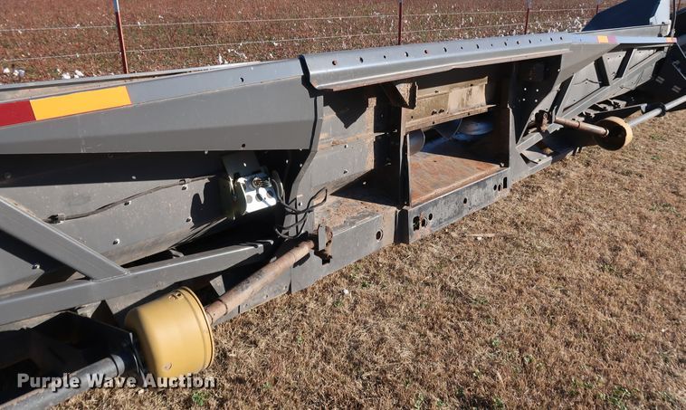 image for item DJ2415 2014 Gleaner 3000 R12  corn head