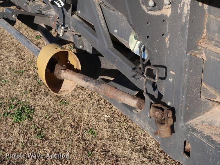 image for item DJ2415 2014 Gleaner 3000 R12  corn head