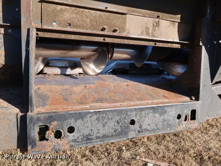 image for item DJ2415 2014 Gleaner 3000 R12  corn head