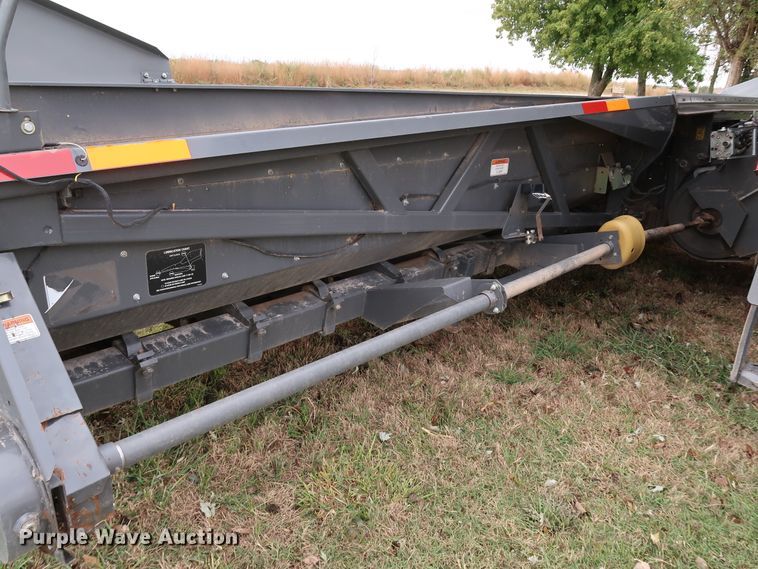 image for item DJ2415 2014 Gleaner 3000 R12  corn head