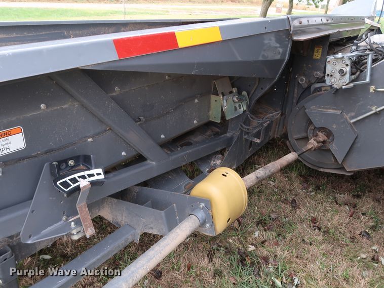 image for item DJ2415 2014 Gleaner 3000 R12  corn head