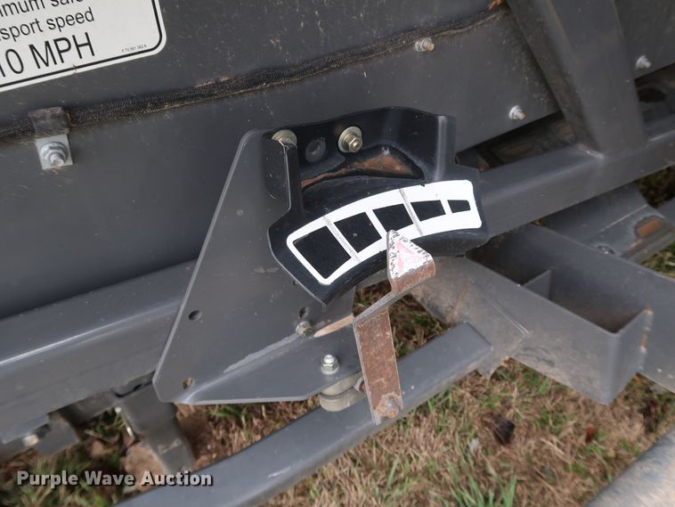 image for item DJ2415 2014 Gleaner 3000 R12  corn head