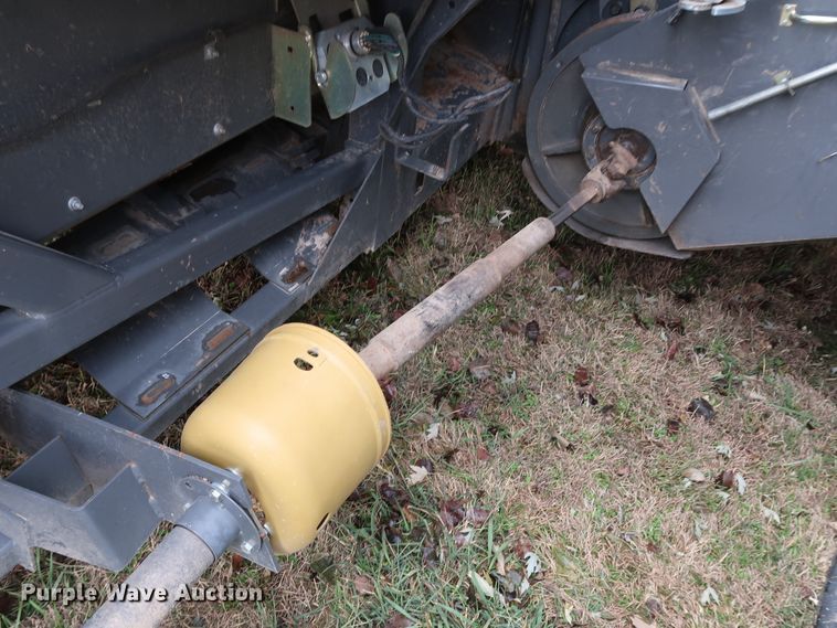 image for item DJ2415 2014 Gleaner 3000 R12  corn head