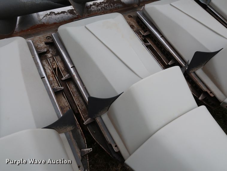 image for item DJ2415 2014 Gleaner 3000 R12  corn head