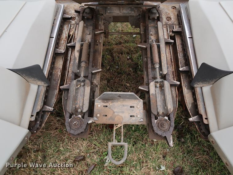 image for item DJ2415 2014 Gleaner 3000 R12  corn head