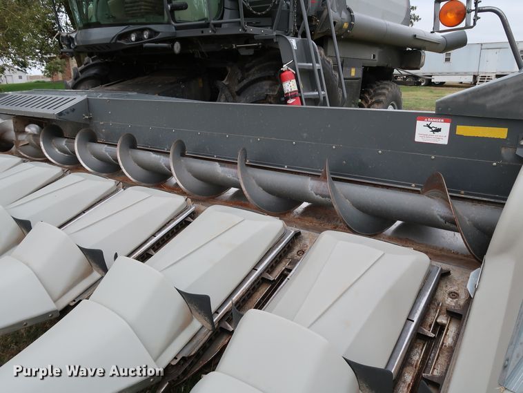 image for item DJ2415 2014 Gleaner 3000 R12  corn head