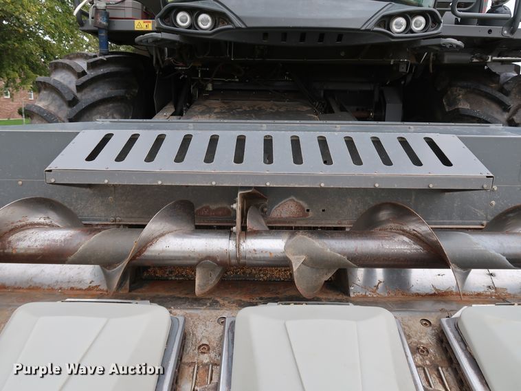 image for item DJ2415 2014 Gleaner 3000 R12  corn head